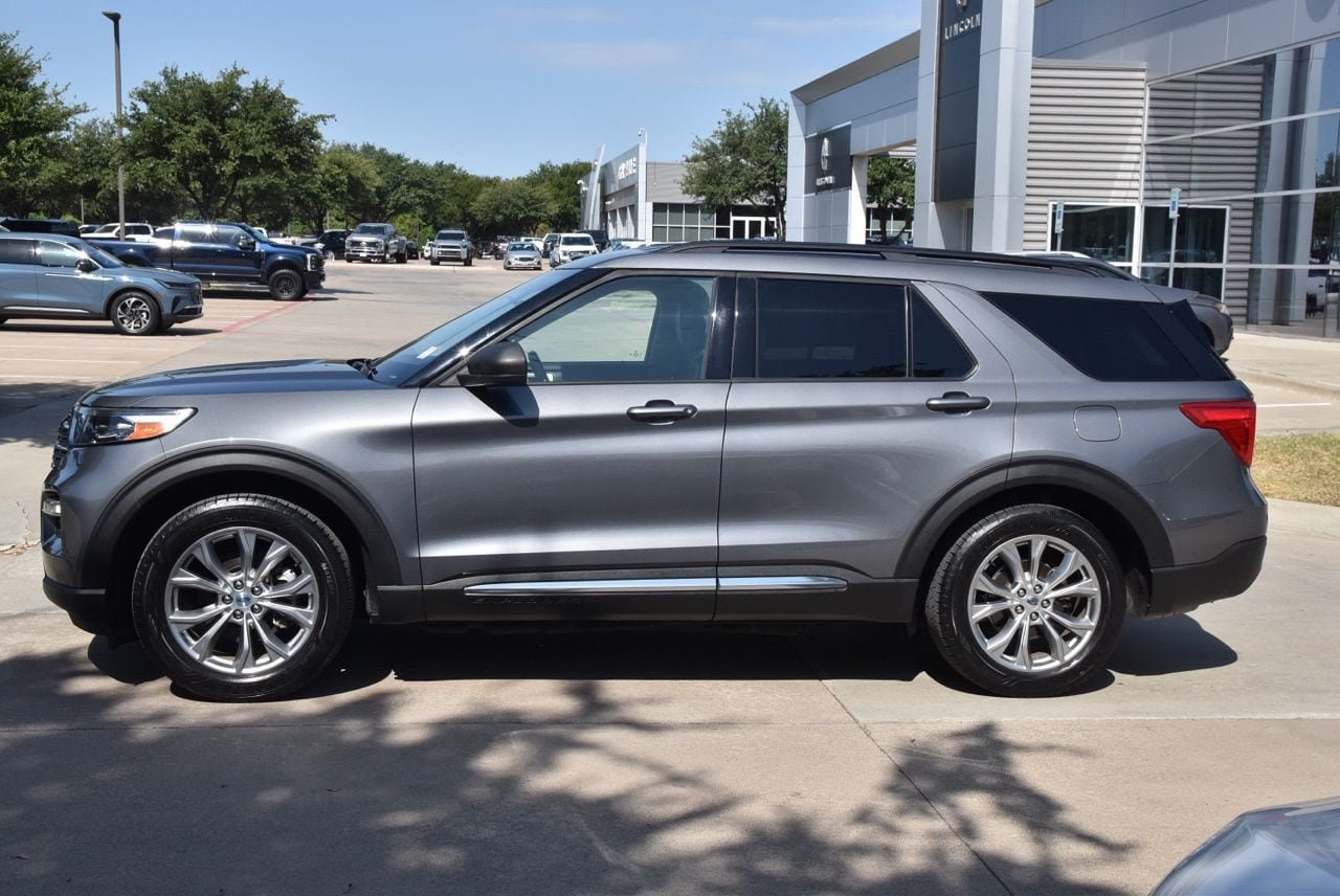 Used 2021 Ford Explorer XLT w/ Equipment Group 202A RWD image 12