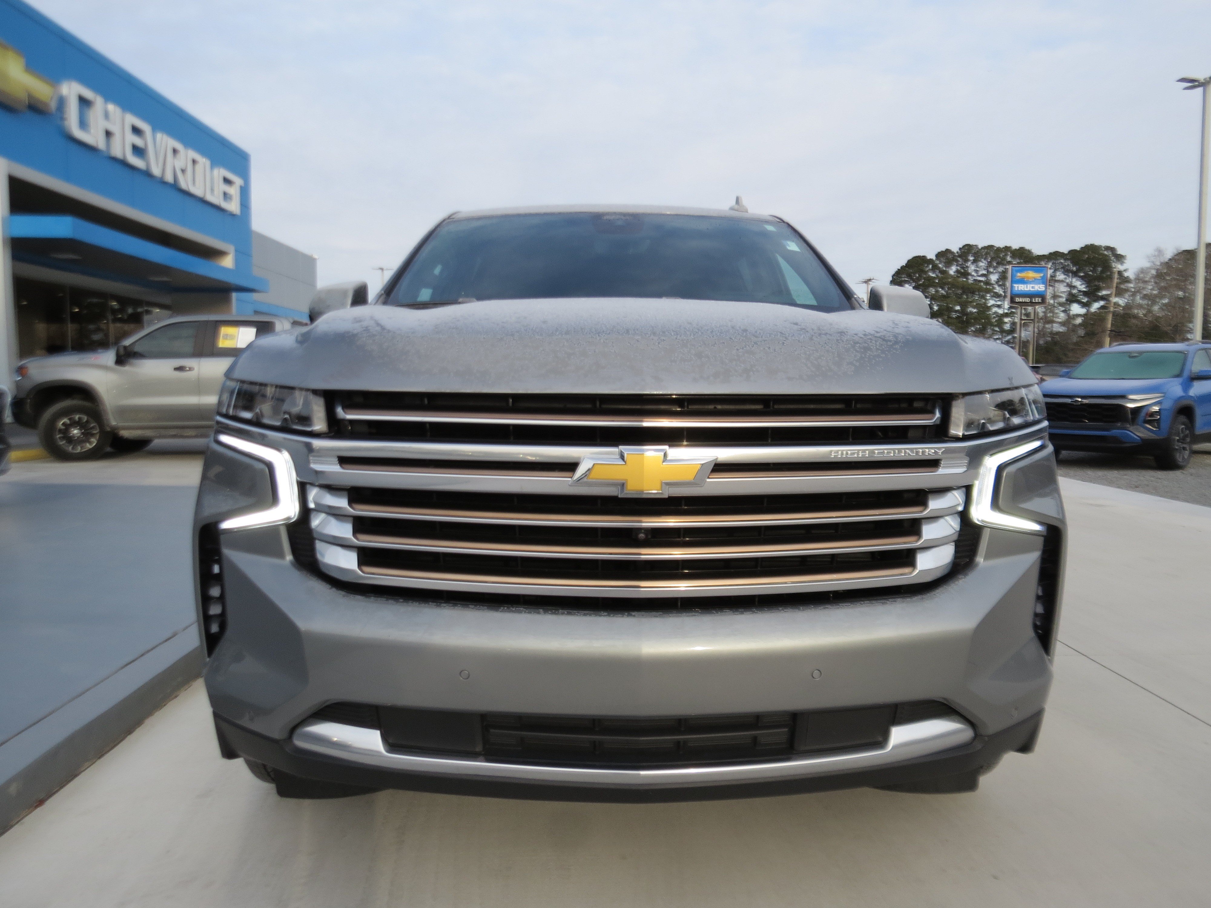 Used 2023 Chevrolet Suburban High Country RWD image 8
