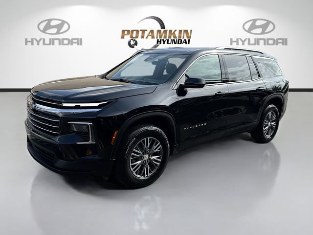 Used 2025 Chevrolet Traverse LT FWD image 1