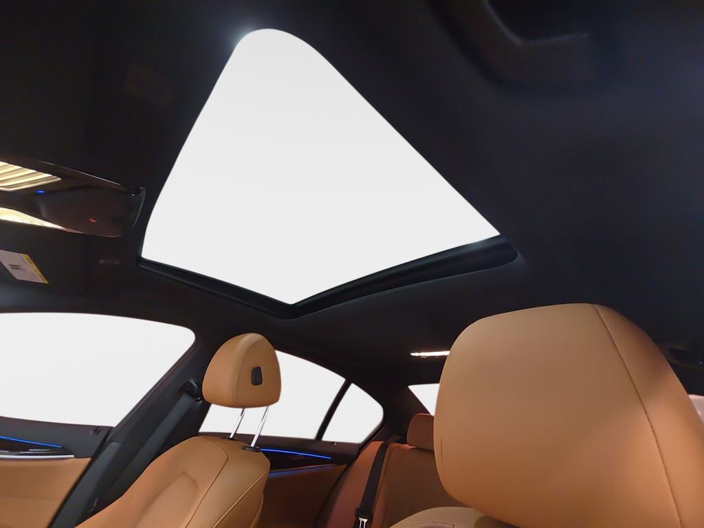 Used 2023 BMW 530e w/ Convenience Package image 28