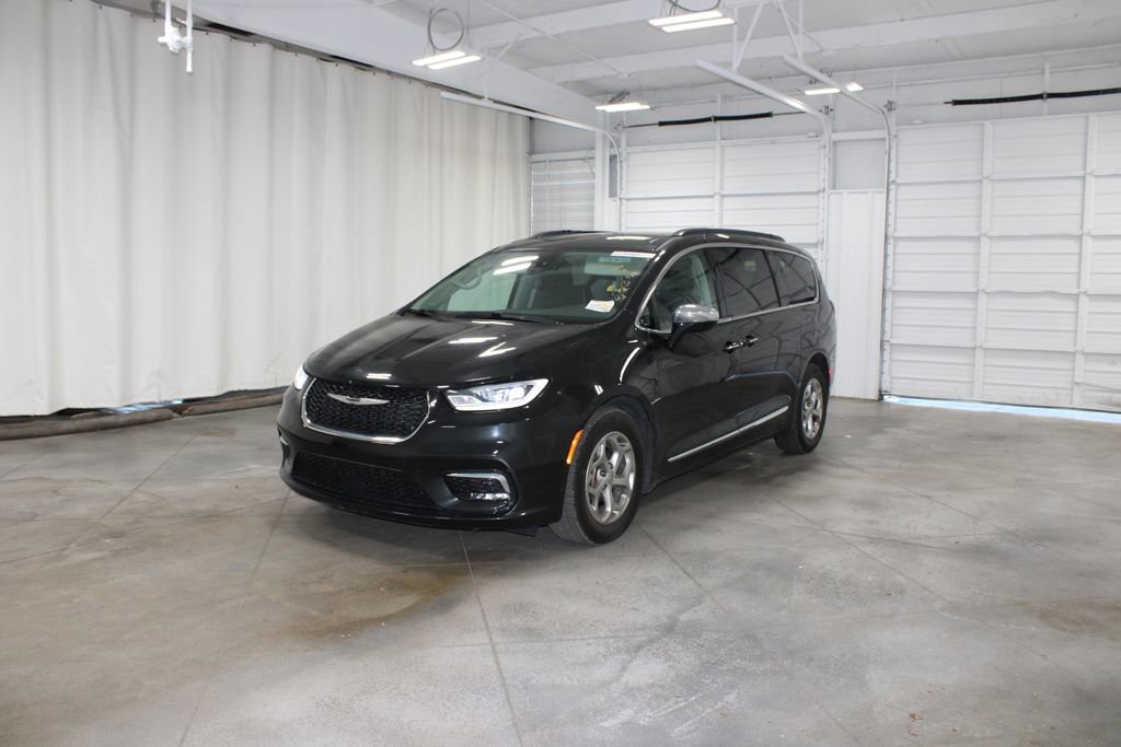 Used 2023 Chrysler Pacifica Limited FWD image 4