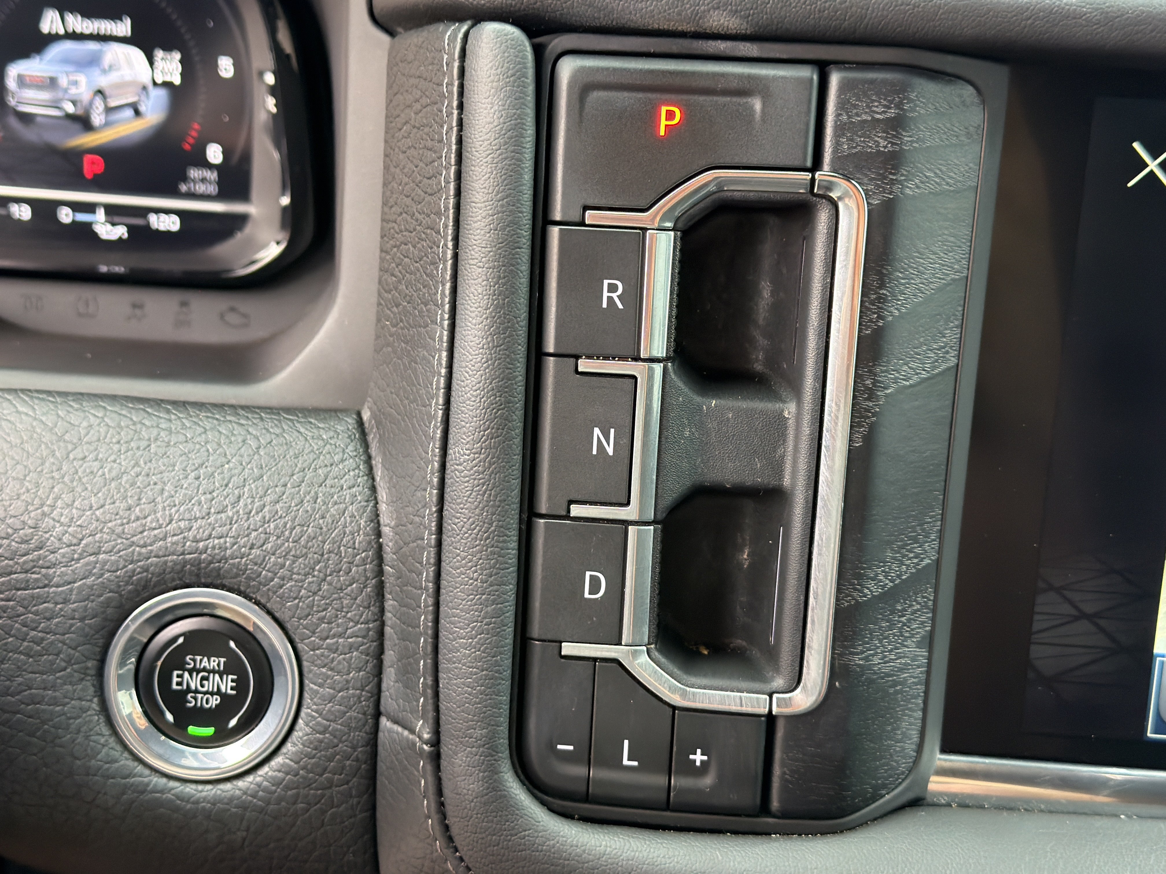 Used 2023 GMC Yukon Denali AWD/4WD image 31