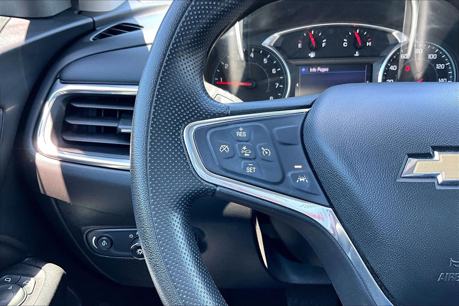 Used 2020 Chevrolet Equinox LT FWD image 19