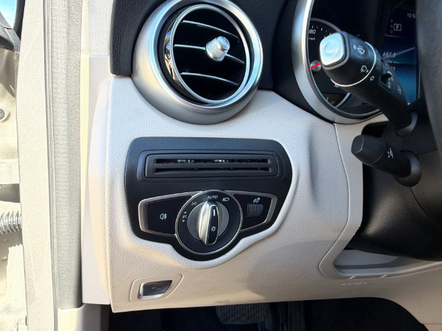Used 2021 Mercedes-Benz GLC 300 w/ Premium Package image 20