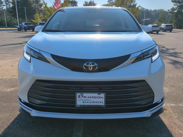 New 2026 Toyota Sienna Limited AWD/4WD image 9