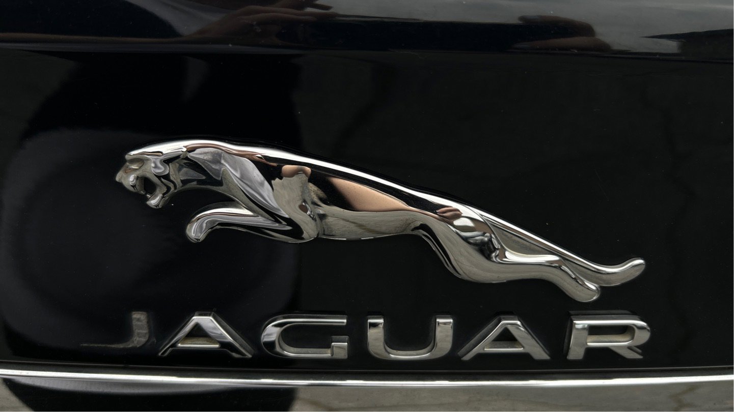 Used 2016 Jaguar XF Premium image 45