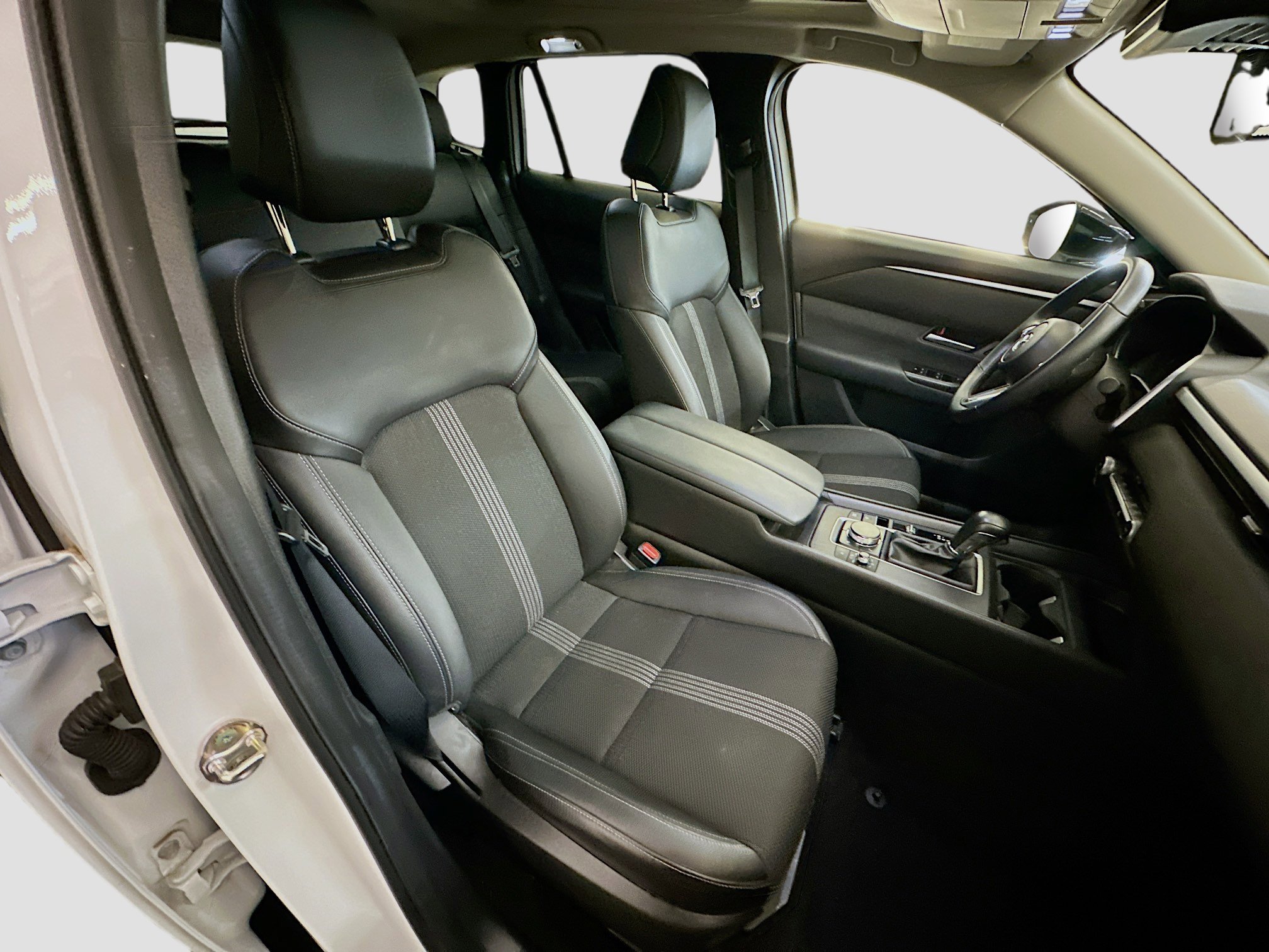 Used 2025 MAZDA CX-50 AWD 2.5 S w/ Premium Package image 34