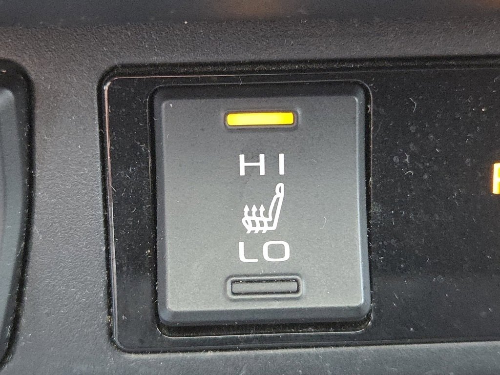 Used 2020 Toyota RAV4 Limited image 16