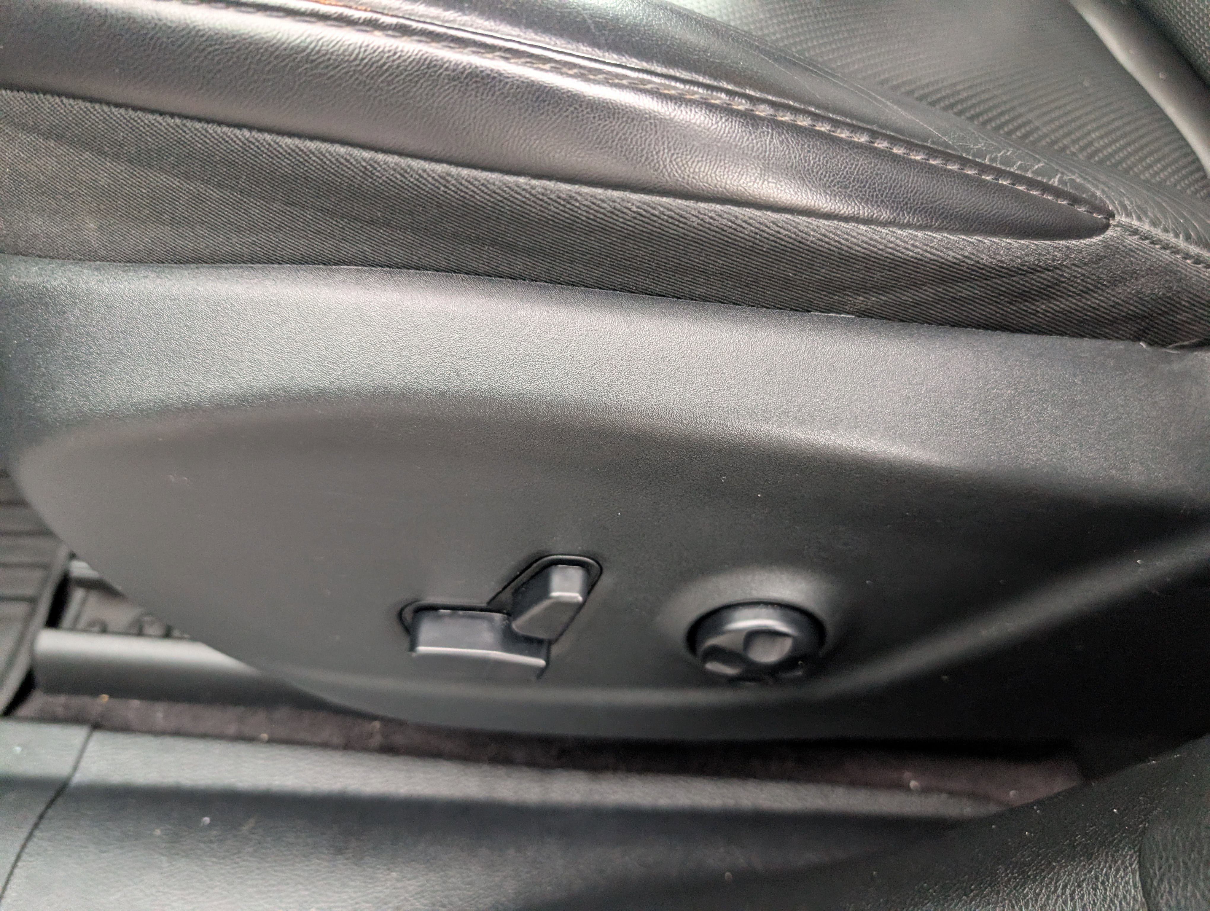 Used 2019 Jeep Cherokee Limited image 13