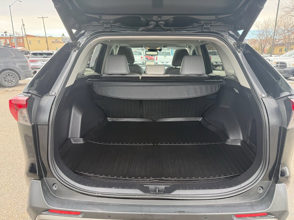 Used 2019 Toyota RAV4 Limited AWD/4WD image 8