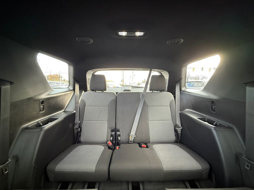 Used 2023 Chevrolet Traverse LT image 19