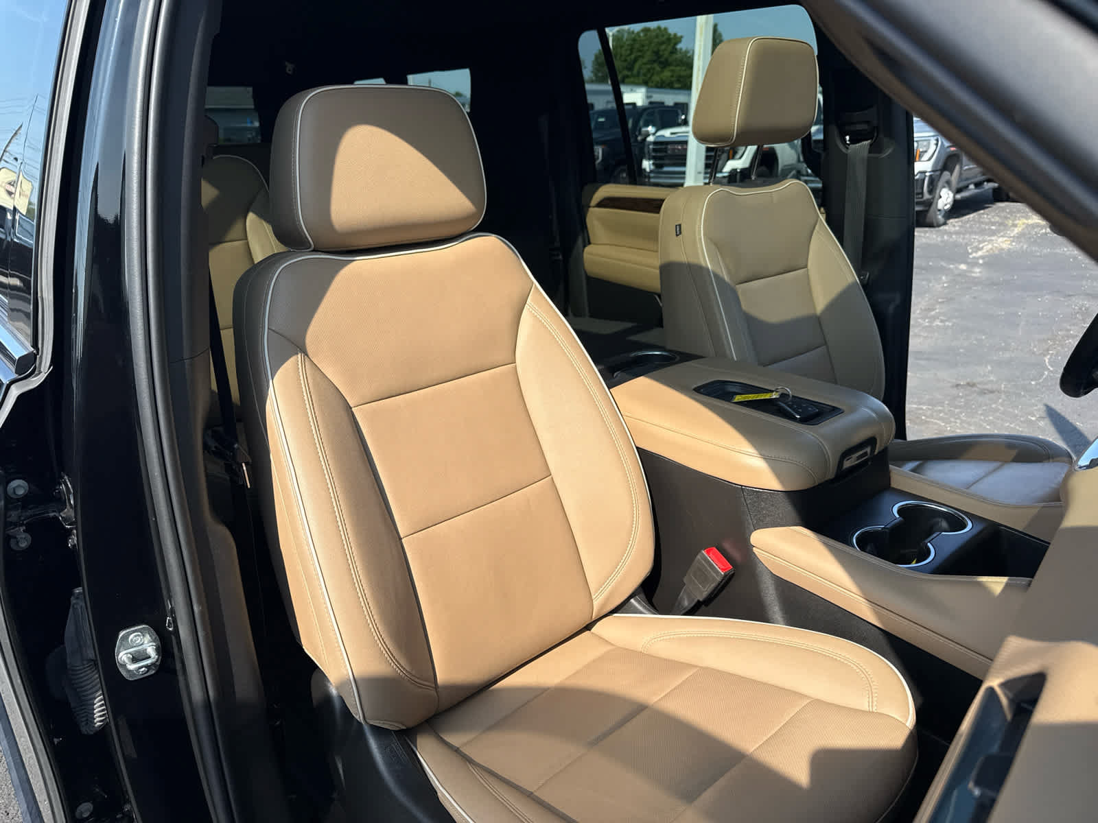 Used 2022 Chevrolet Suburban Premier AWD/4WD image 30