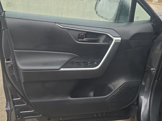 Used 2025 Toyota RAV4 LE image 27