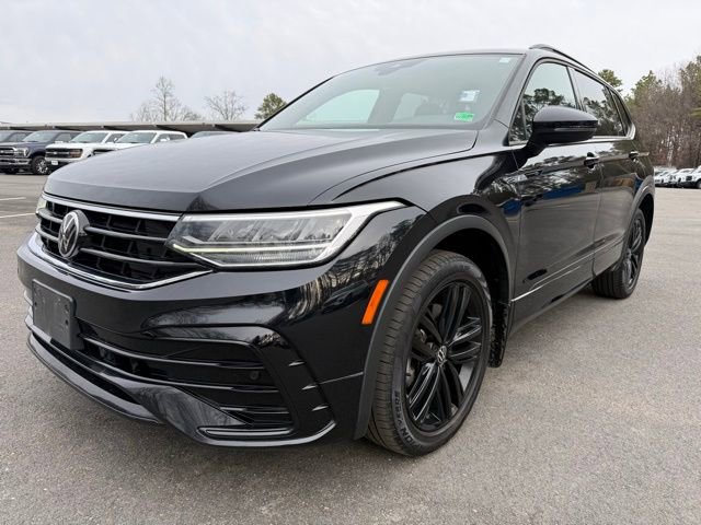 Used 2022 Volkswagen Tiguan SE R-Line image 1