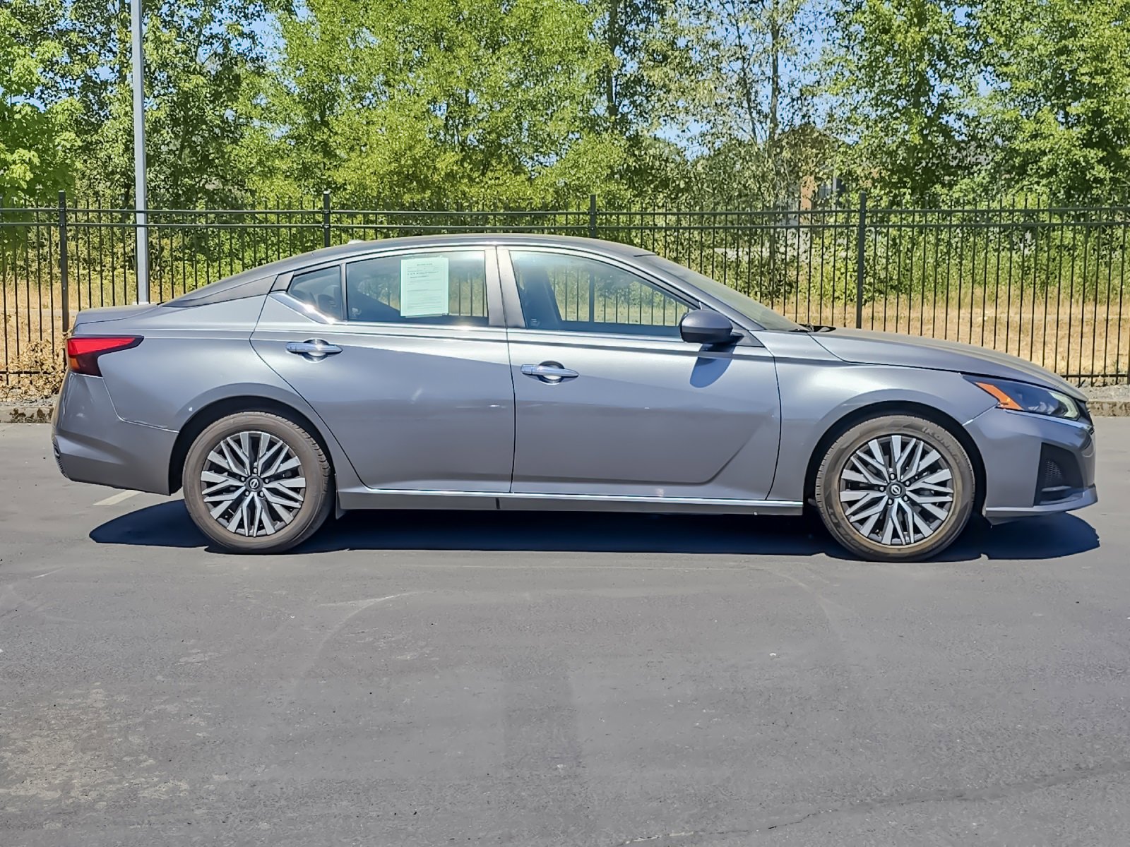 Used 2023 Nissan Altima 2.5 SV image 3