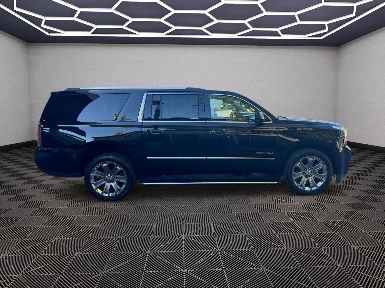 Used 2015 GMC Yukon XL Denali w/ Touring Package image 4