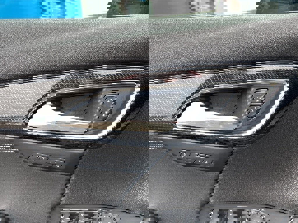 Used 2023 Buick Envision Essence w/ Sport Touring Package image 22