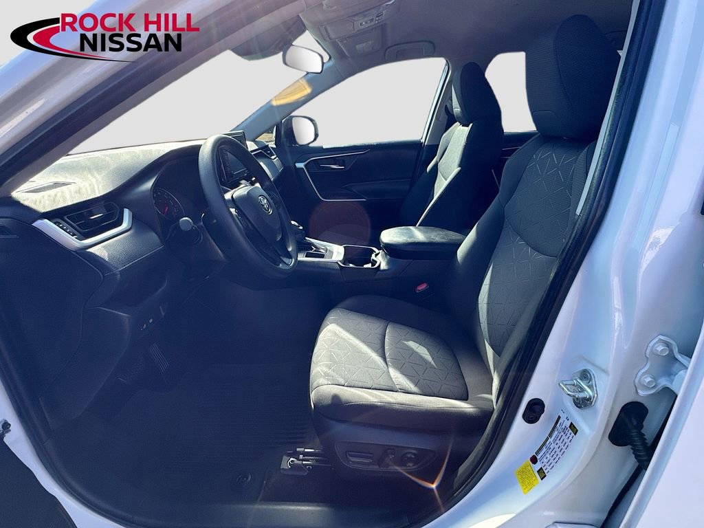 Used 2021 Toyota RAV4 XLE image 27