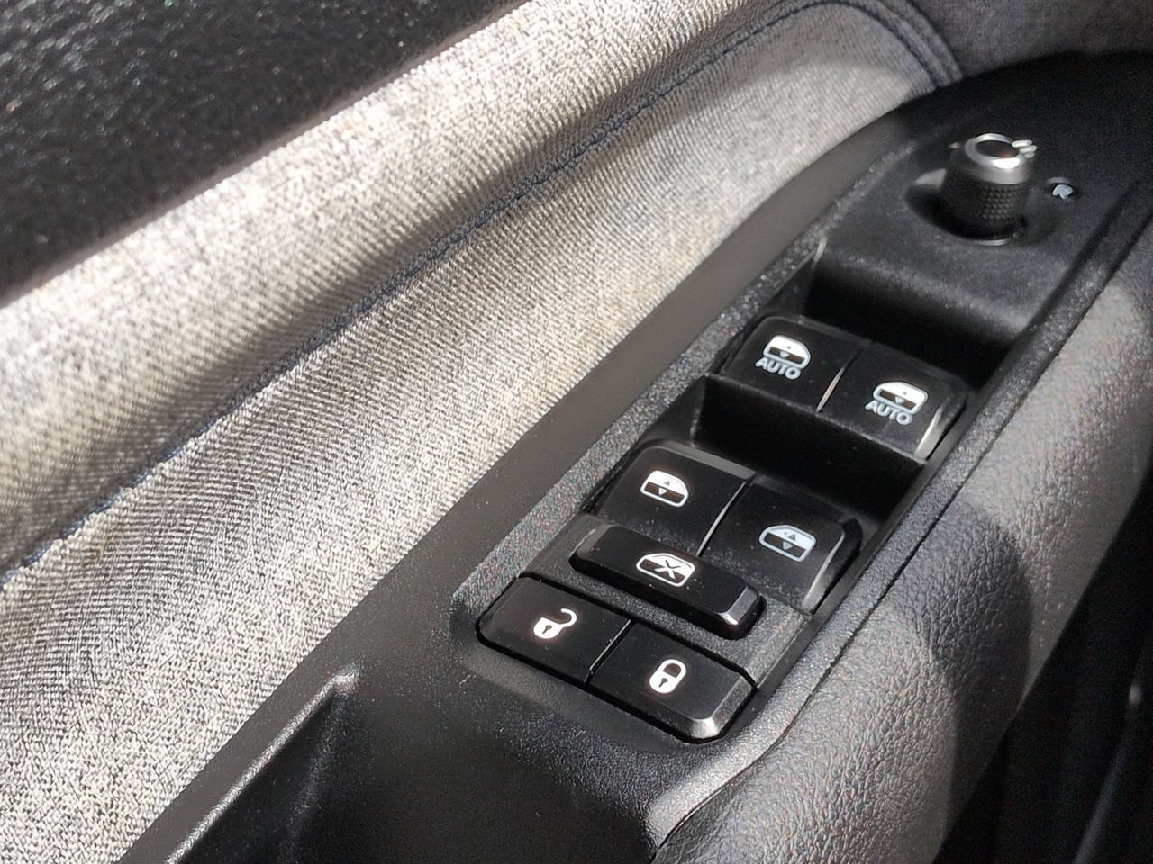 Used 2023 Jeep Compass Latitude w/ Sun and Sound Group AWD/4WD image 23