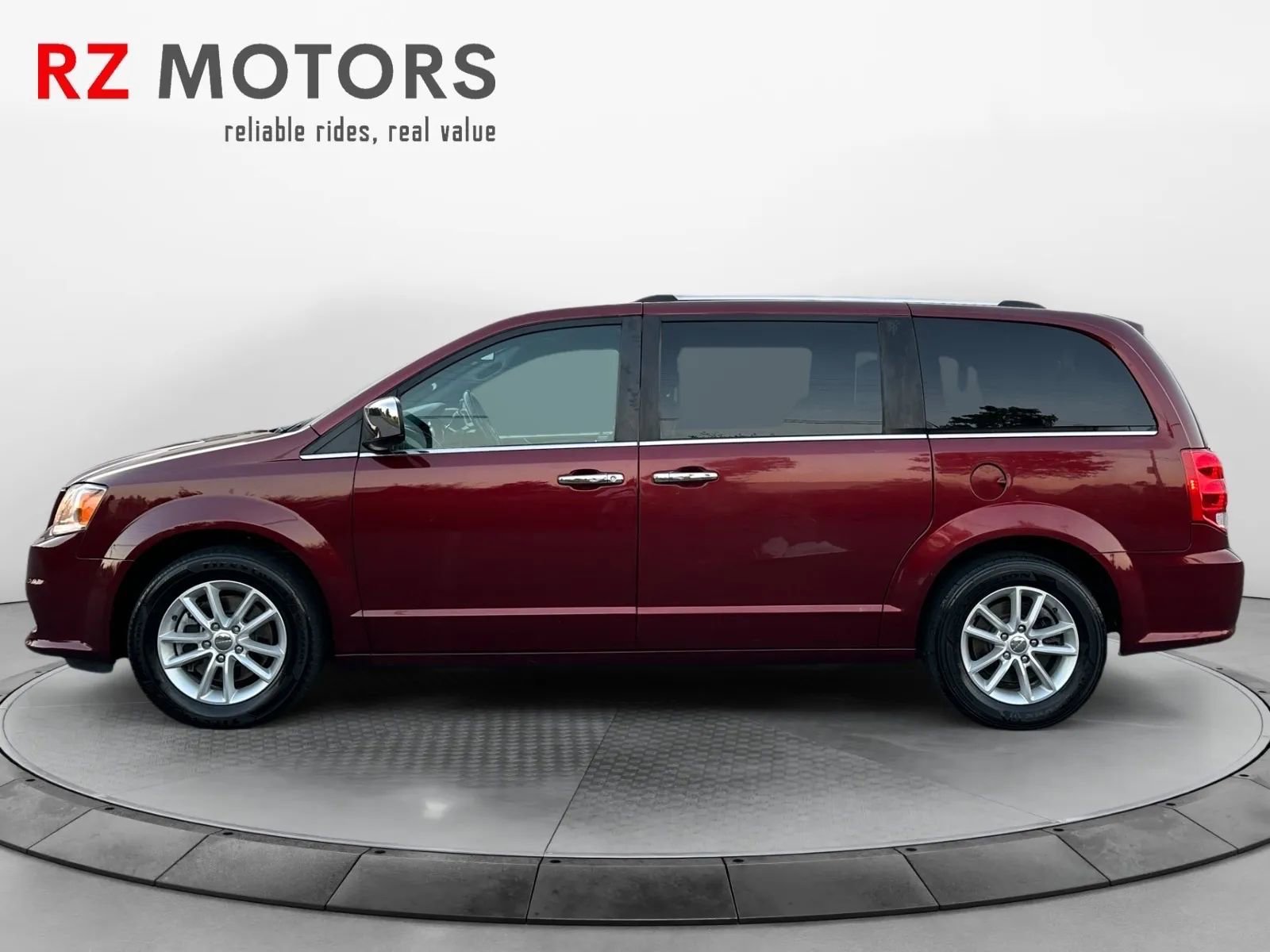 Used 2020 Dodge Grand Caravan SXT image 2