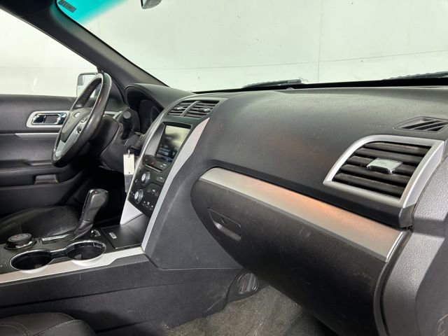 Used 2014 Ford Explorer XLT w/ Equipment Group 202A image 18