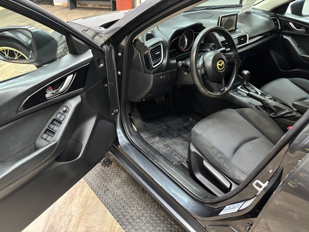 Used 2016 MAZDA MAZDA3 i Sport FWD image 4