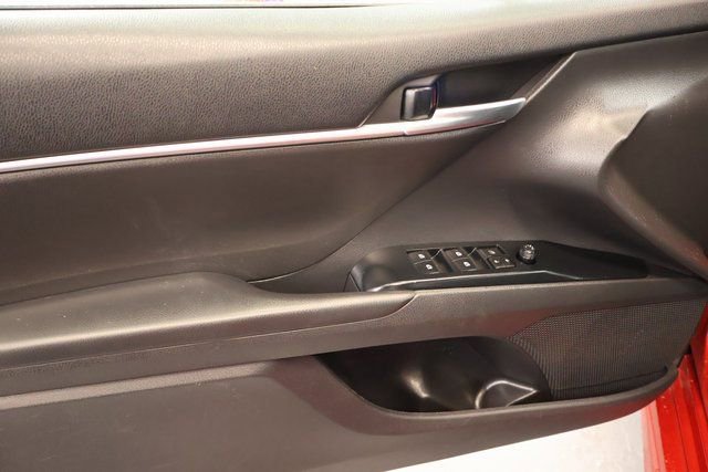 Certified 2020 Toyota Camry SE image 10