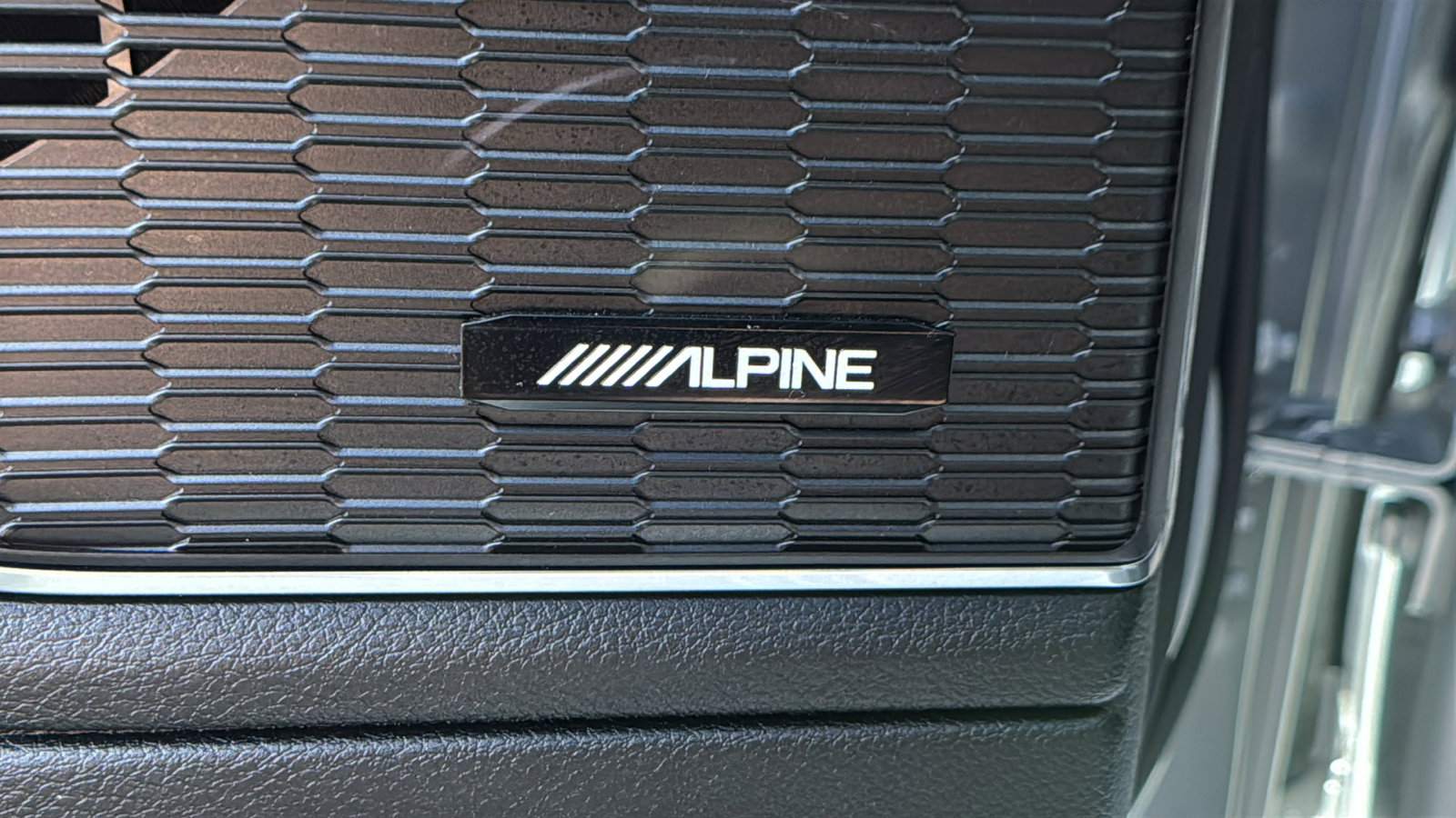 Used 2023 Jeep Grand Cherokee Overland image 25