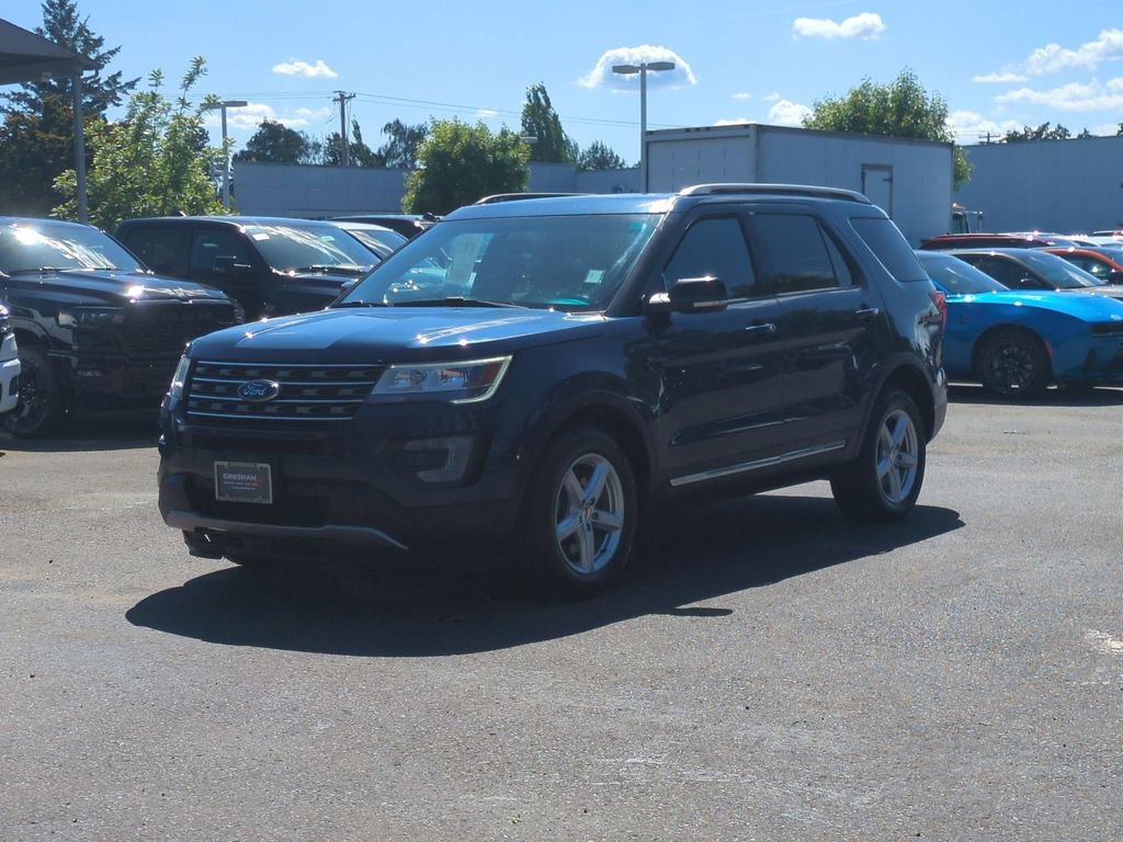 Used 2017 Ford Explorer XLT w/ Equipment Group 202A AWD/4WD image 3