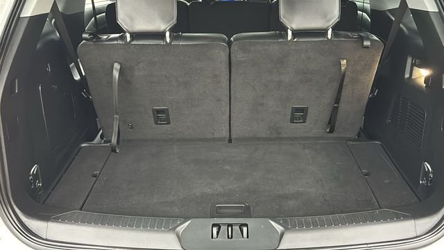 Used 2024 Ford Explorer XLT w/ Equipment Group 202A AWD/4WD image 31