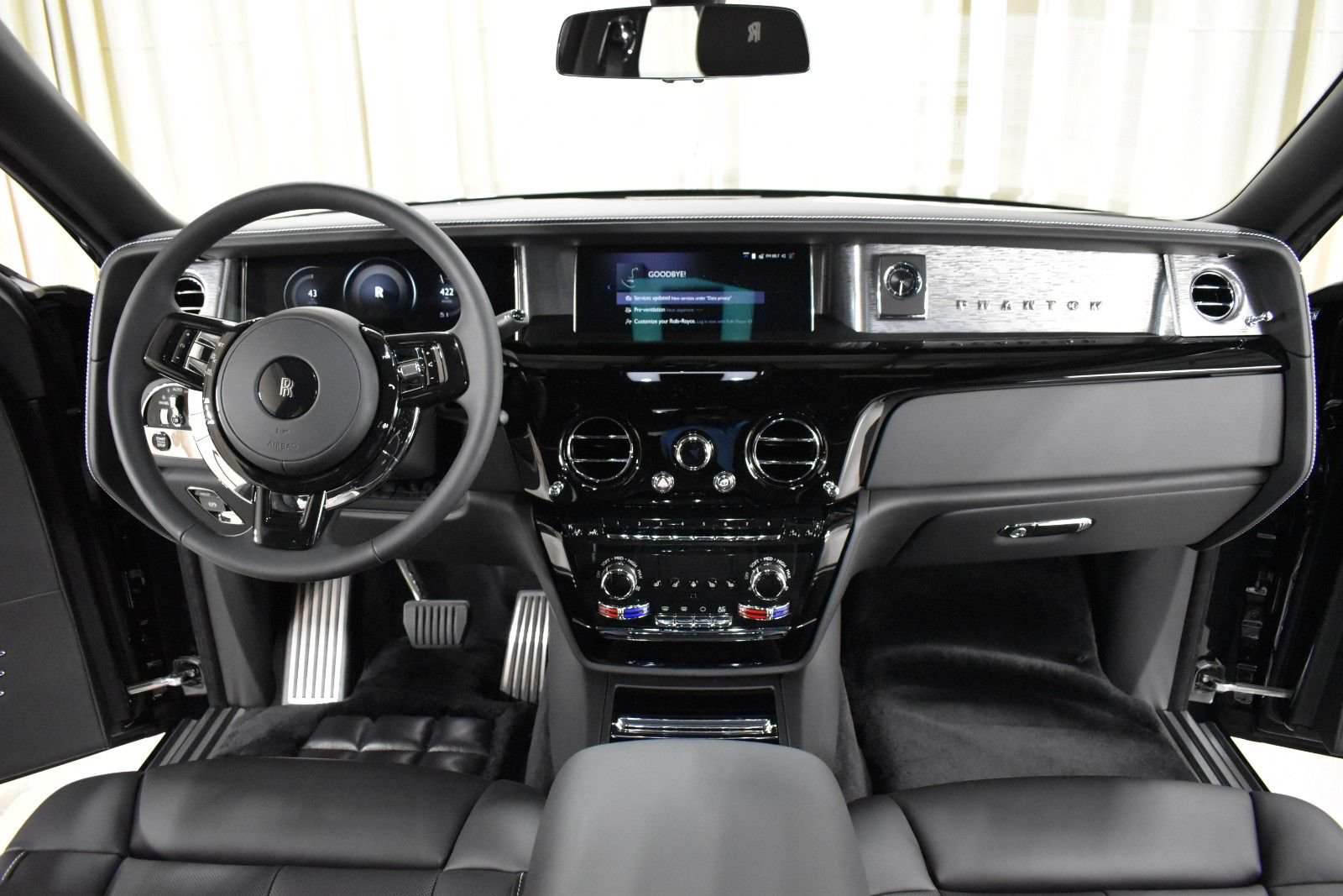 New 2027 Rolls-Royce Phantom Sedan RWD image 4