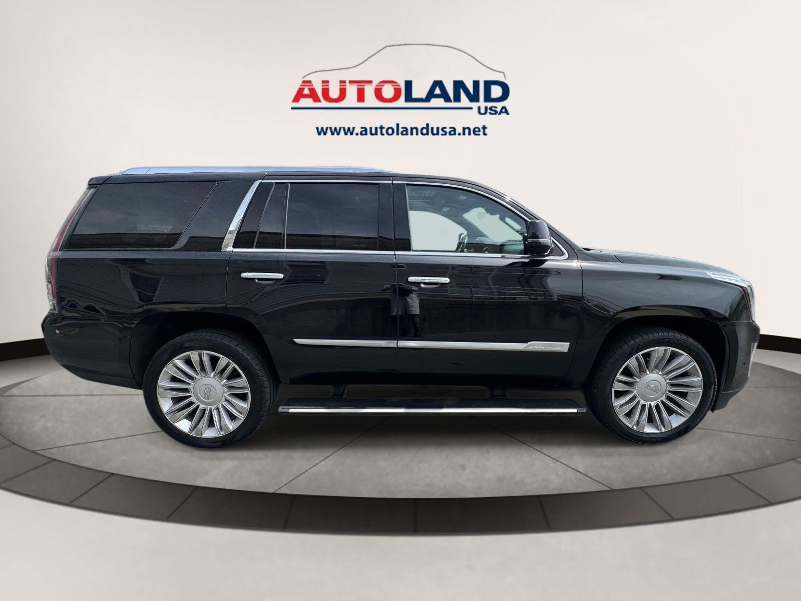 Used 2019 Cadillac Escalade Platinum AWD/4WD image 3