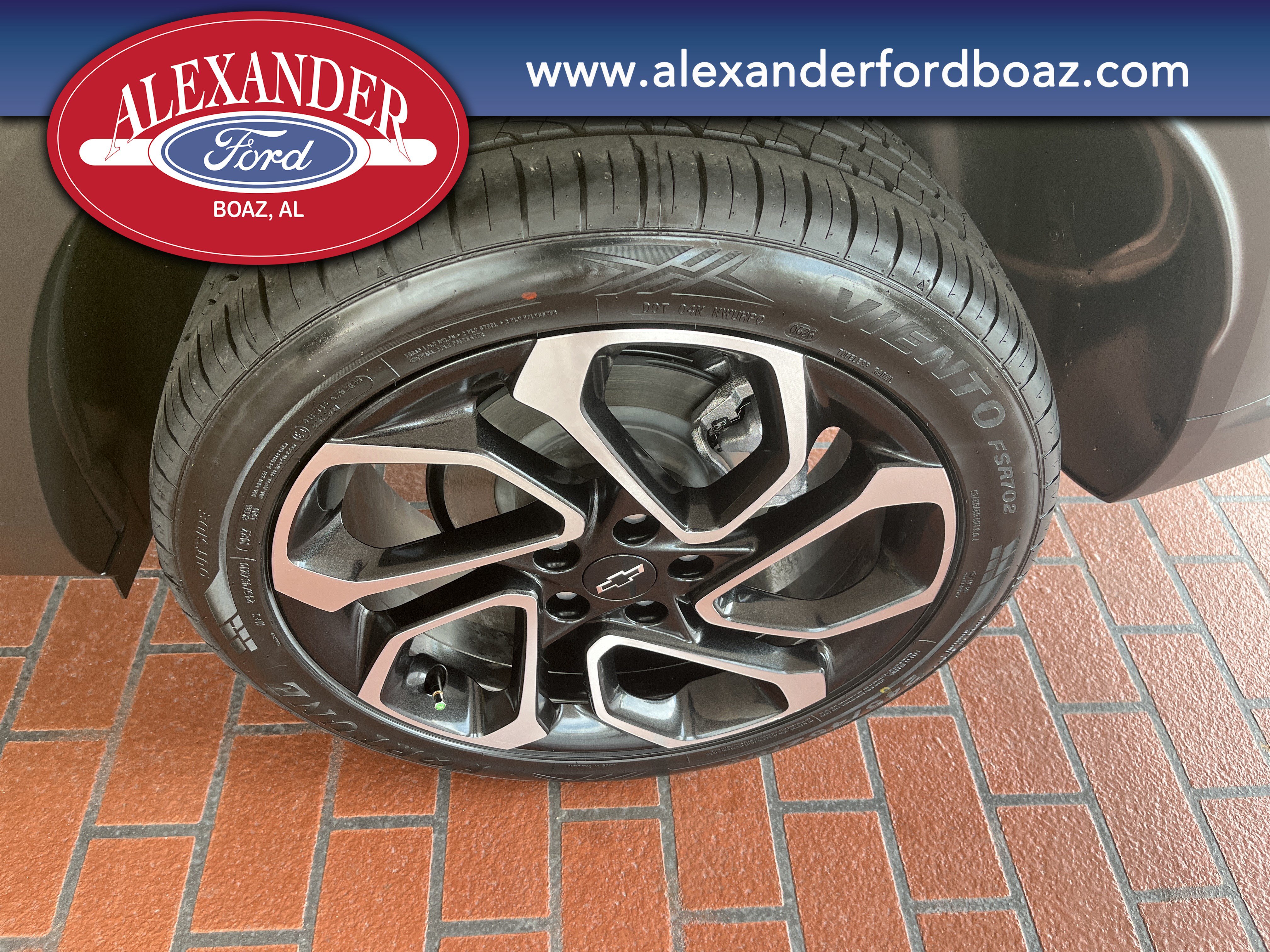 Used 2025 Chevrolet Trax RS w/ Sunroof Package FWD image 7
