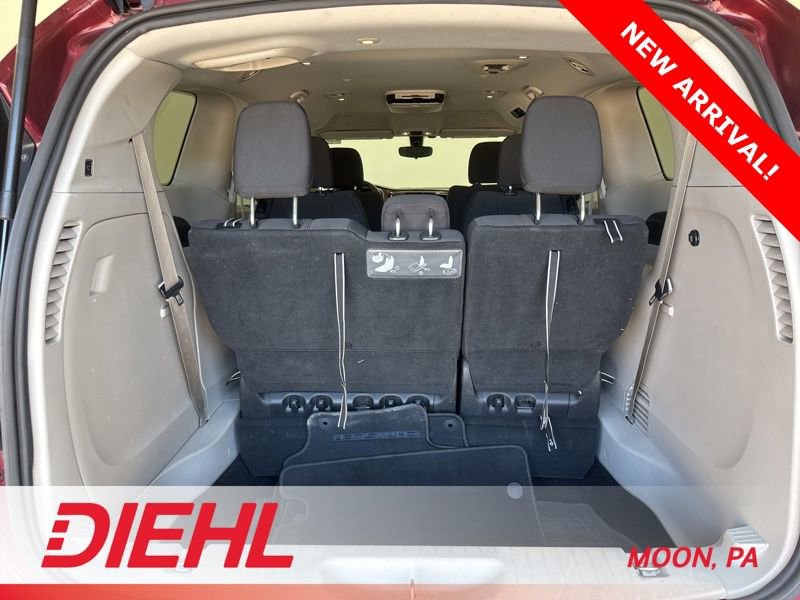 Used 2018 Chrysler Pacifica Touring Plus w/ Tire & Wheel Group image 9