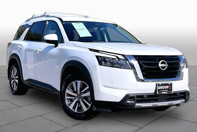Certified 2025 Nissan Pathfinder SL FWD image 3