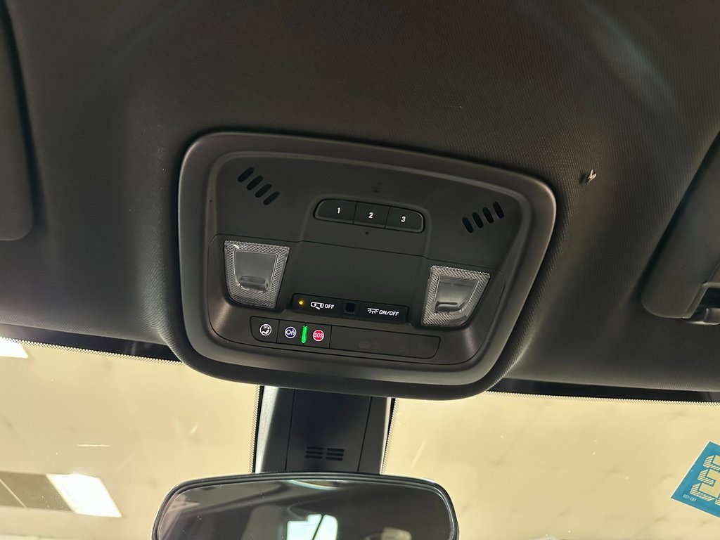 Used 2023 Chevrolet Traverse LT image 33