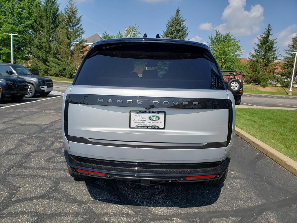 New 2025 Land Rover Range Rover SE image 6