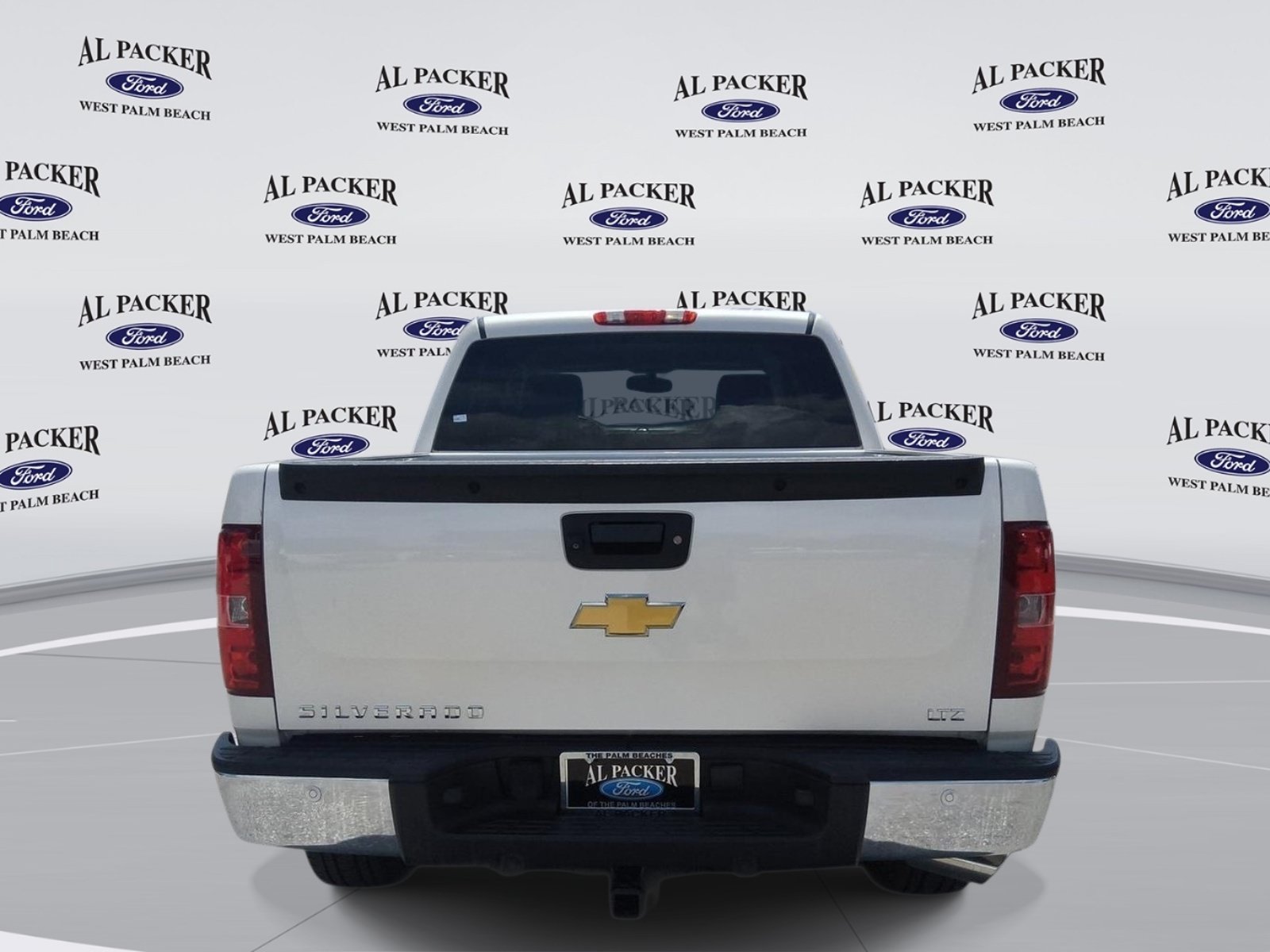 Used 2013 Chevrolet Silverado 1500 LTZ w/ LTZ White Diamond Edition RWD image 4