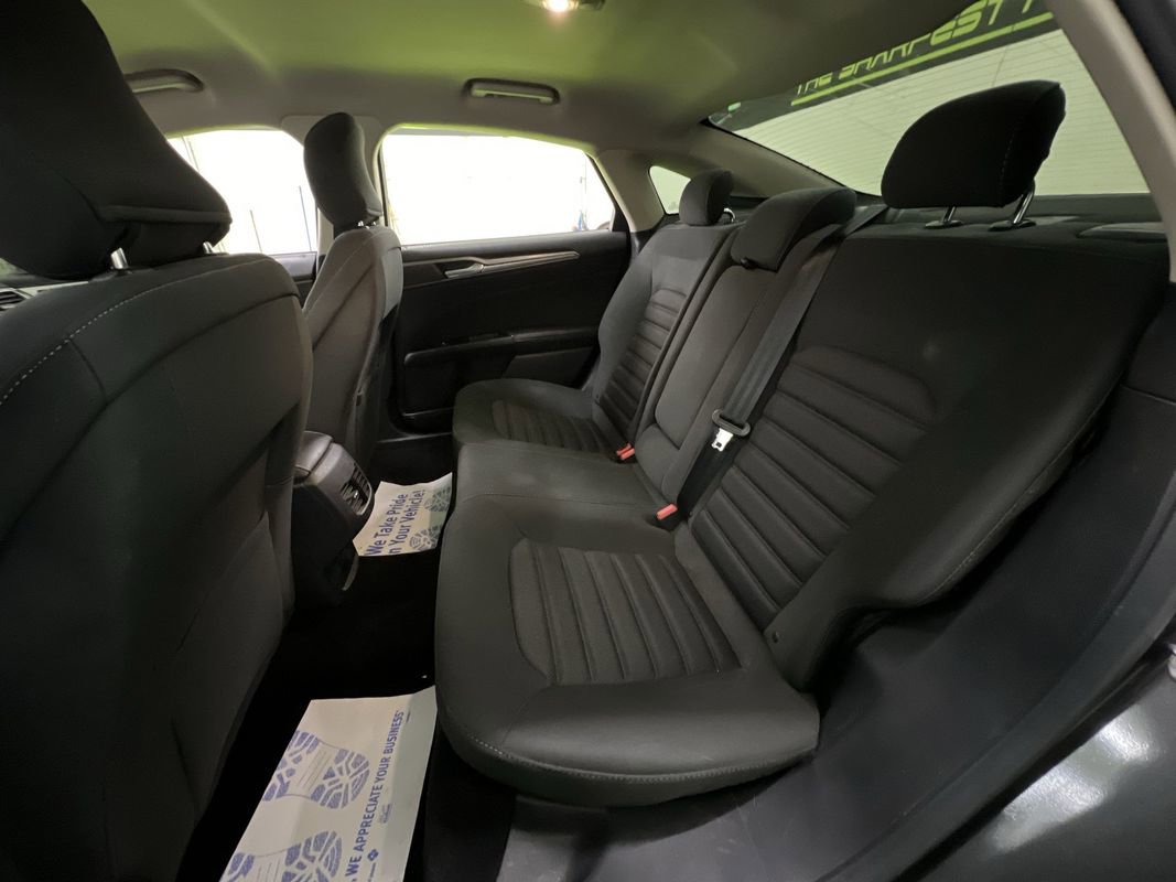 Used 2017 Ford Fusion SE FWD image 25