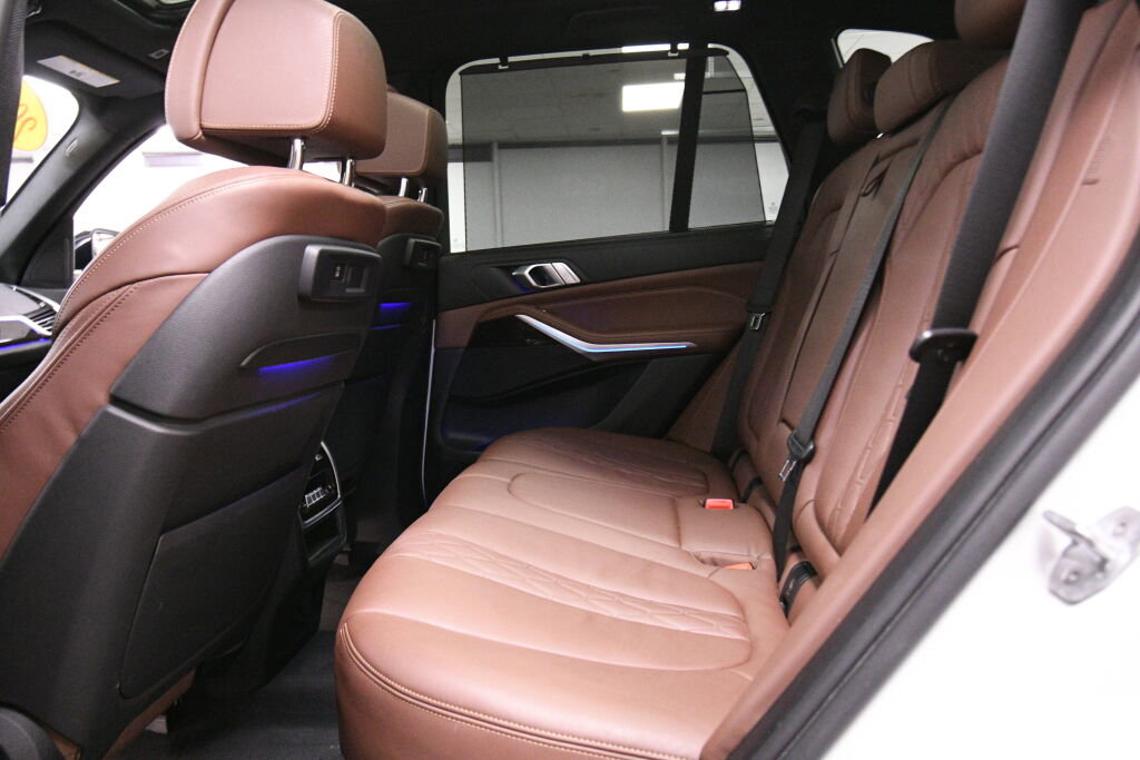 Used 2020 BMW X5 xDrive40i w/ Premium Package image 23