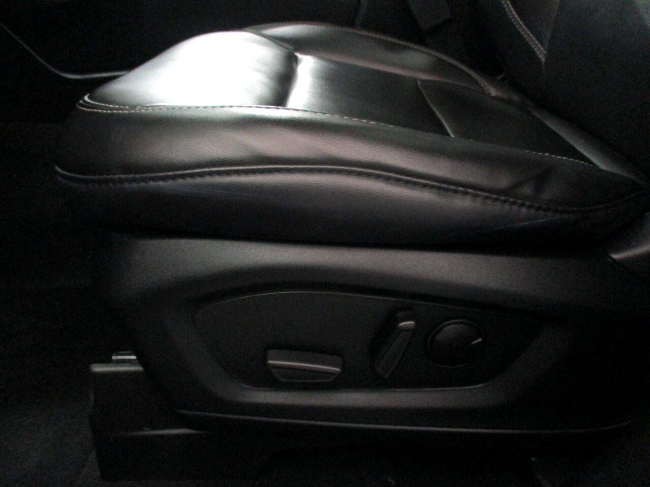 Used 2021 Ford Explorer XLT w/ Equipment Group 202A image 20