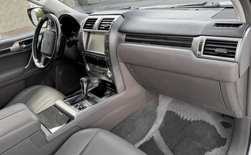 Used 2017 Lexus GX 460 w/ Navigation Package AWD/4WD image 30