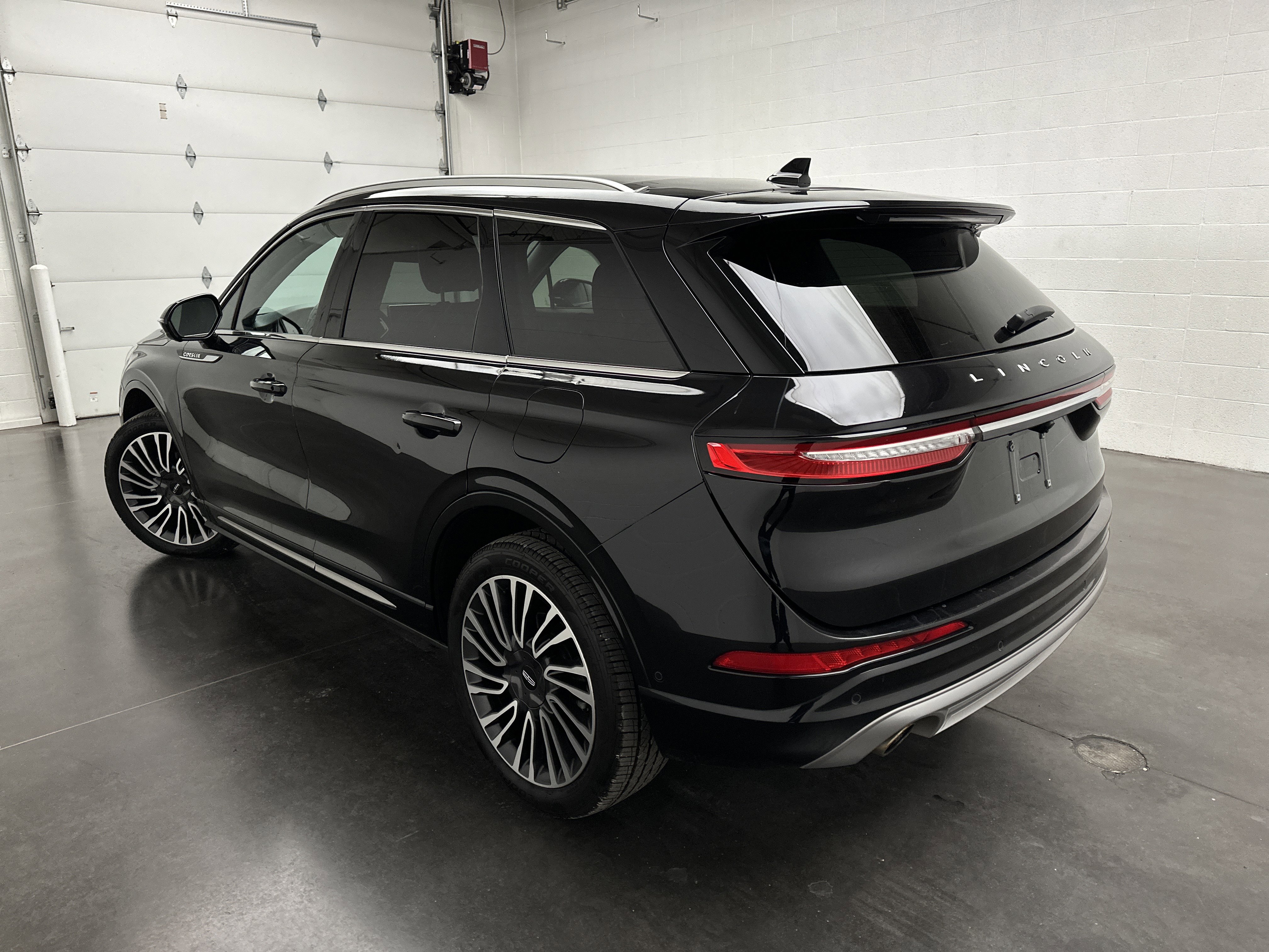 Used 2021 Lincoln Corsair Reserve w/ Equipment Group 201A image 8