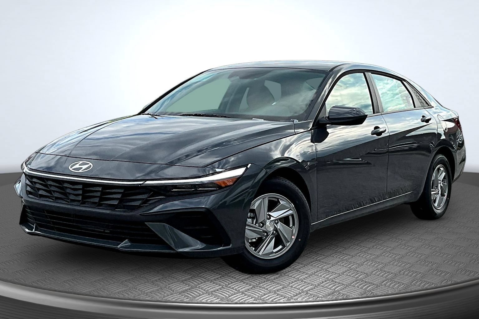 New 2026 Hyundai Elantra SE FWD image 1
