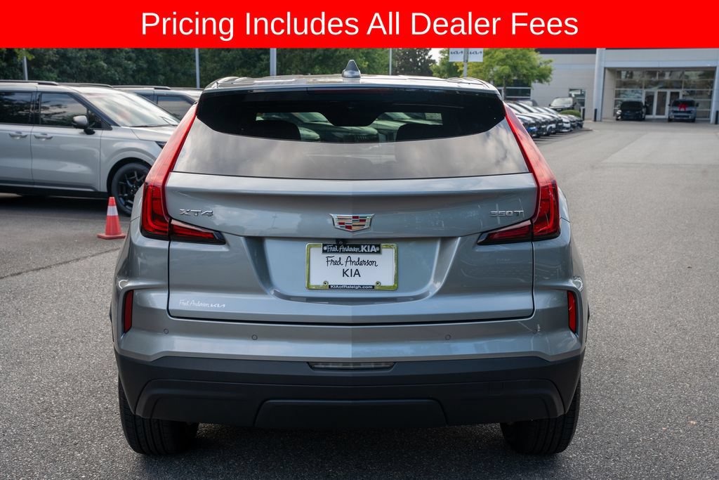 Used 2024 Cadillac XT4 Luxury w/ Cold Weather Package FWD image 5