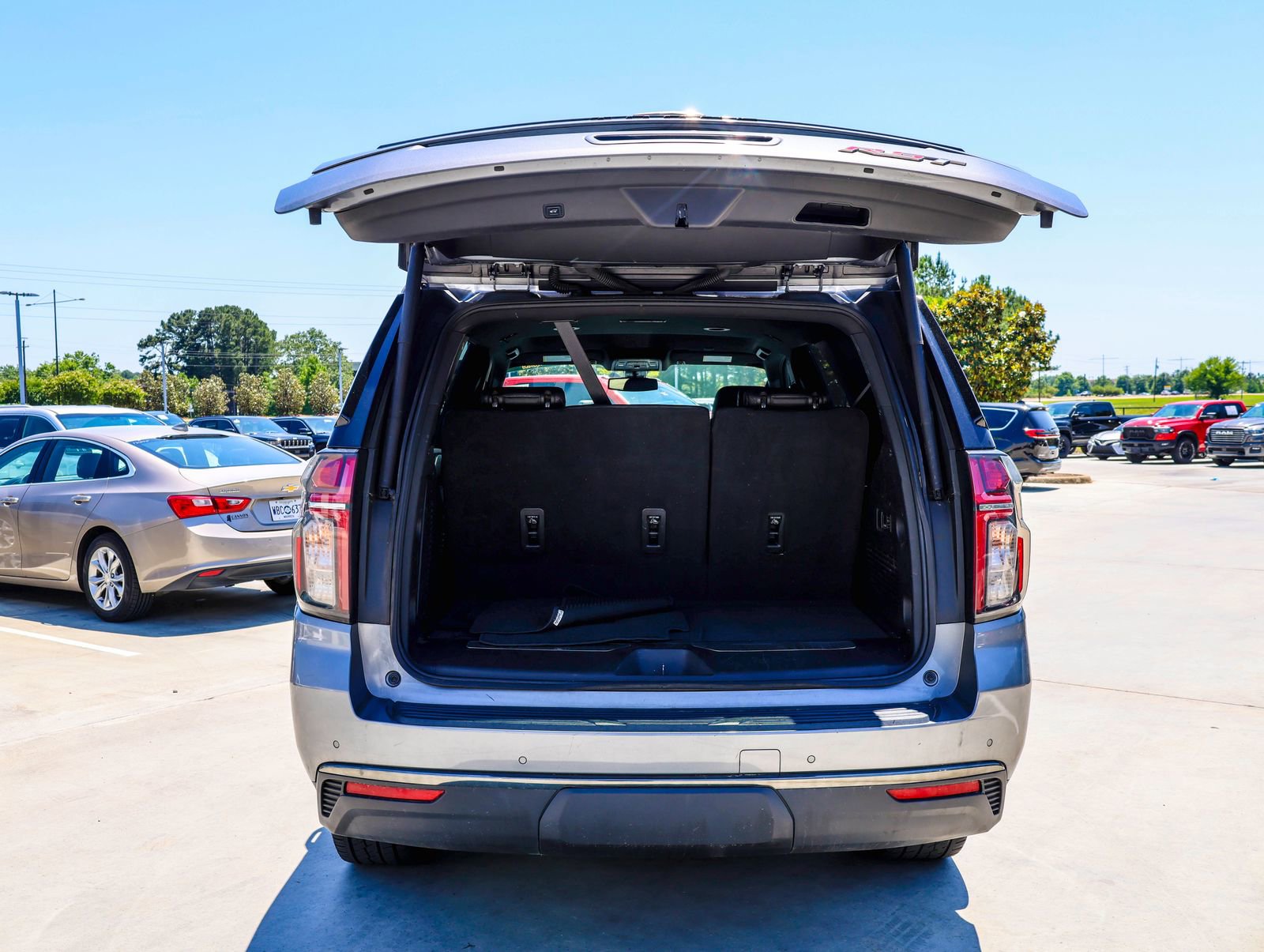 Used 2022 Chevrolet Tahoe RST w/ Luxury Package RWD image 7