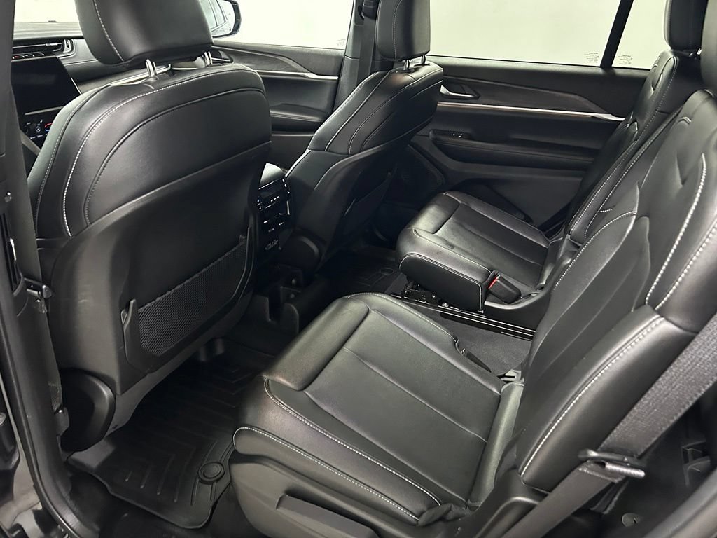 Used 2024 Jeep Grand Cherokee L Limited AWD/4WD image 15
