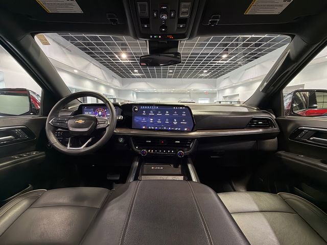 Used 2025 Chevrolet Suburban Premier w/ Sun And Tow Package AWD/4WD image 16