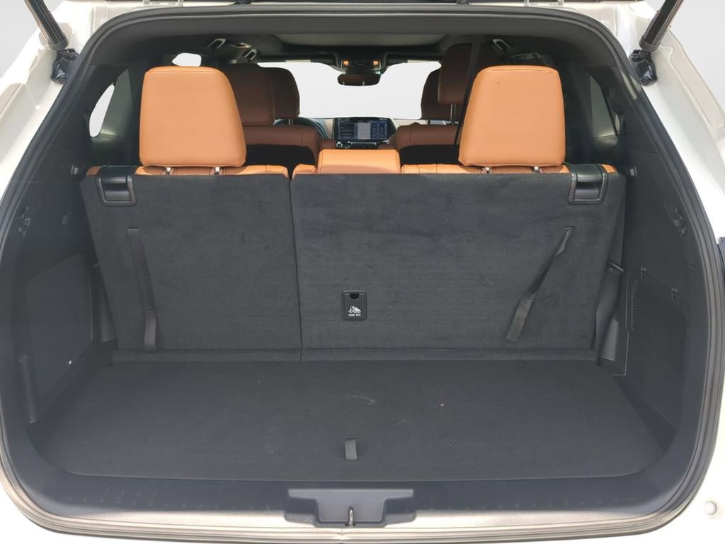 Used 2020 Toyota Highlander Platinum image 9
