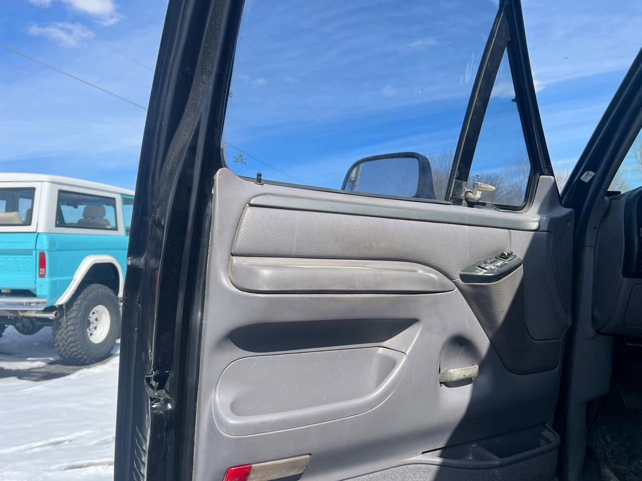 Used 1995 Ford Bronco XLT image 9